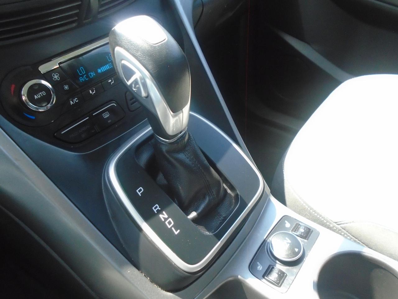 2014 Ford C-MAX 5DR HB SE - Photo #15