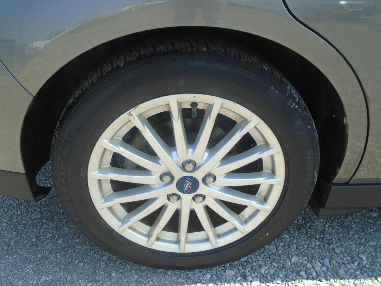 2014 Ford C-MAX 5DR HB SE - Photo #25