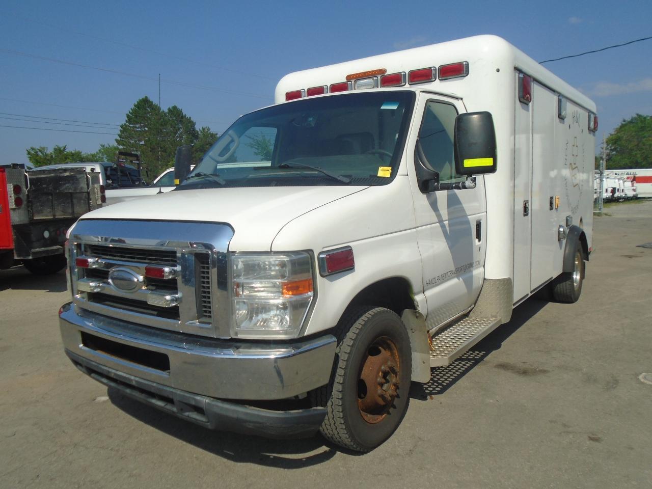 2013 Ford Econoline E-350 Super Duty 158  DRW - Photo #4