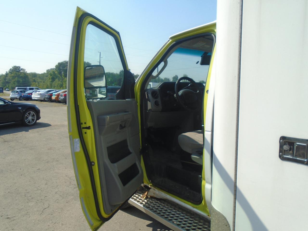 2013 Ford Econoline E-350 Super Duty 158  DRW - Photo #7