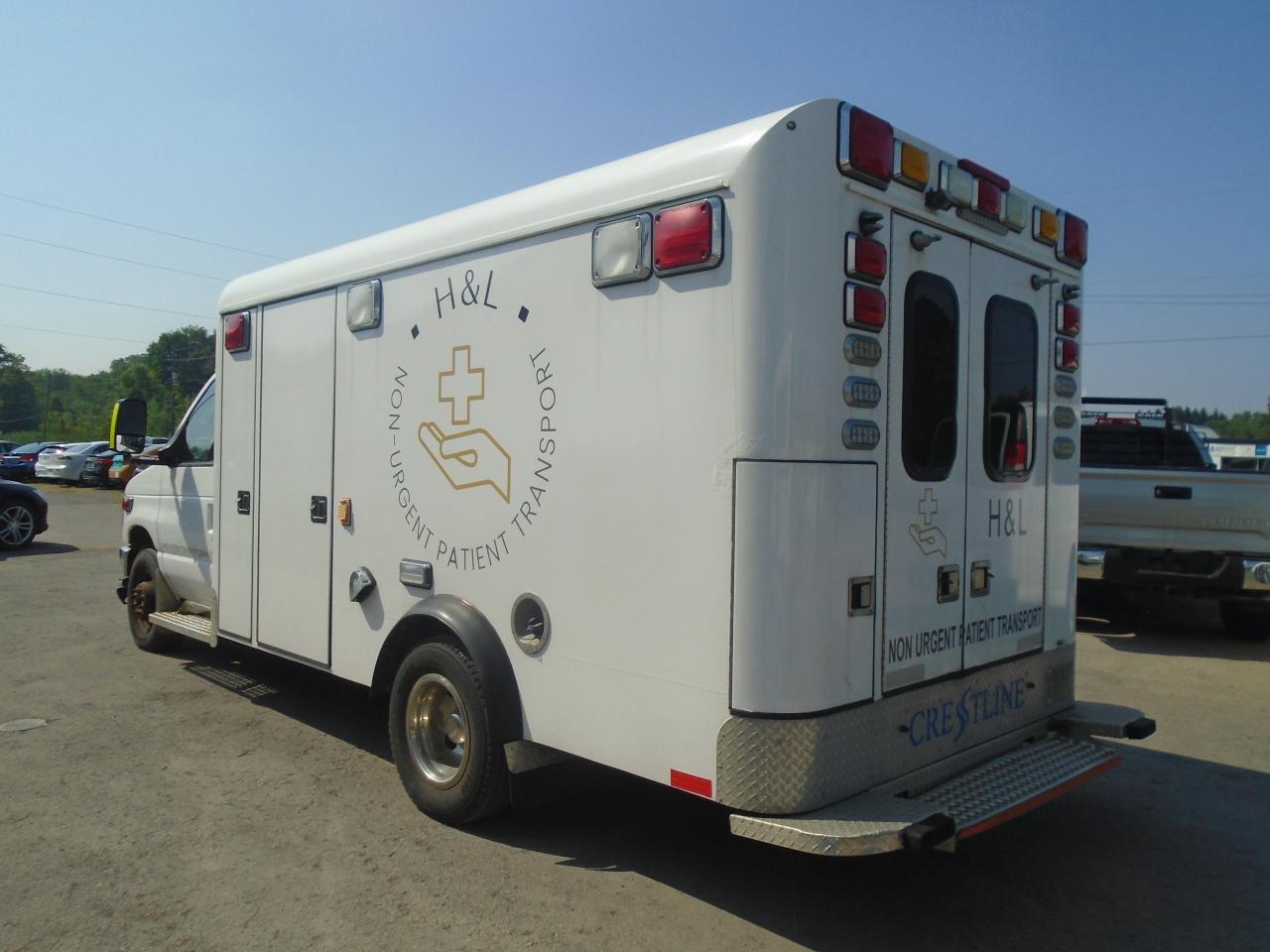 2013 Ford Econoline E-350 Super Duty 158  DRW - Photo #6