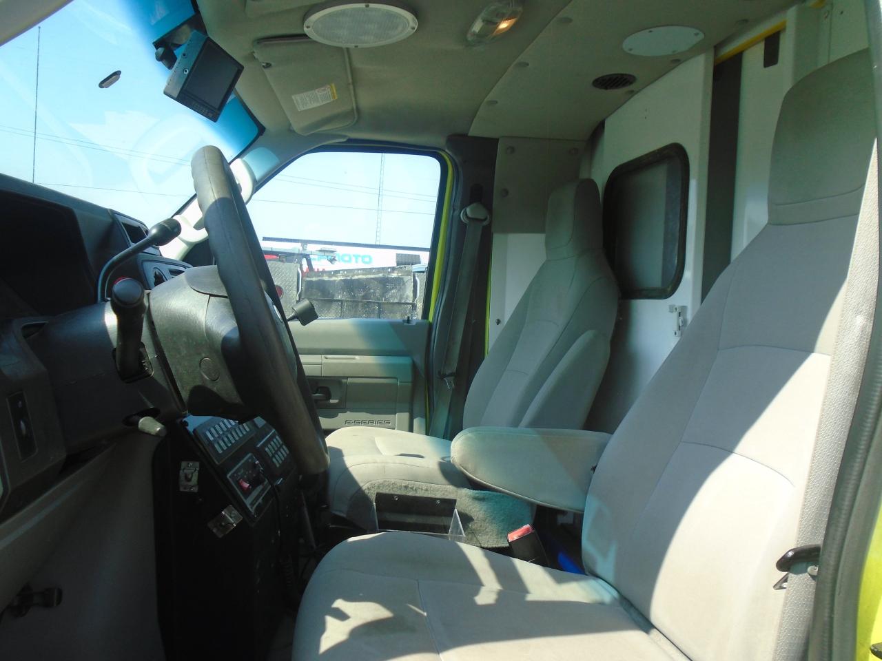 2013 Ford Econoline E-350 Super Duty 158  DRW - Photo #9