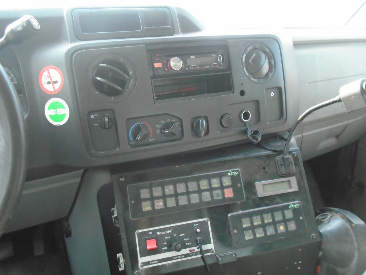 2013 Ford Econoline E-350 Super Duty 158  DRW - Photo #10