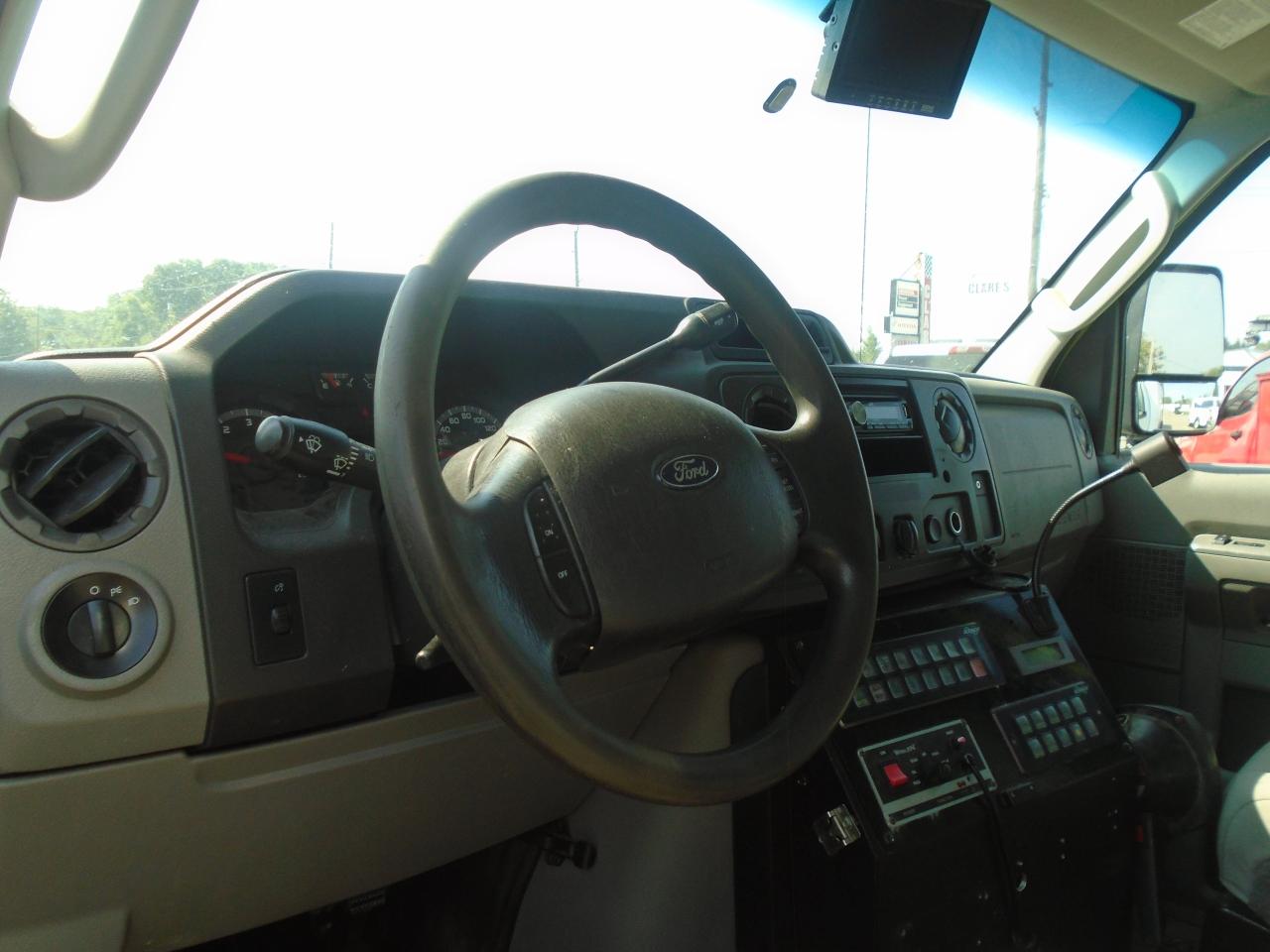 2013 Ford Econoline E-350 Super Duty 158  DRW - Photo #8