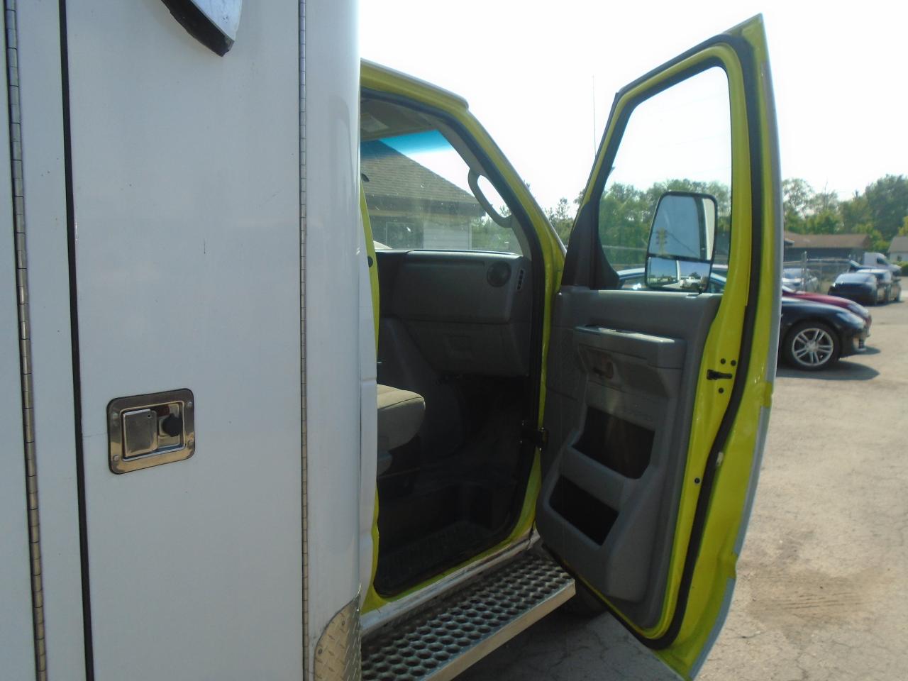 2013 Ford Econoline E-350 Super Duty 158  DRW - Photo #13