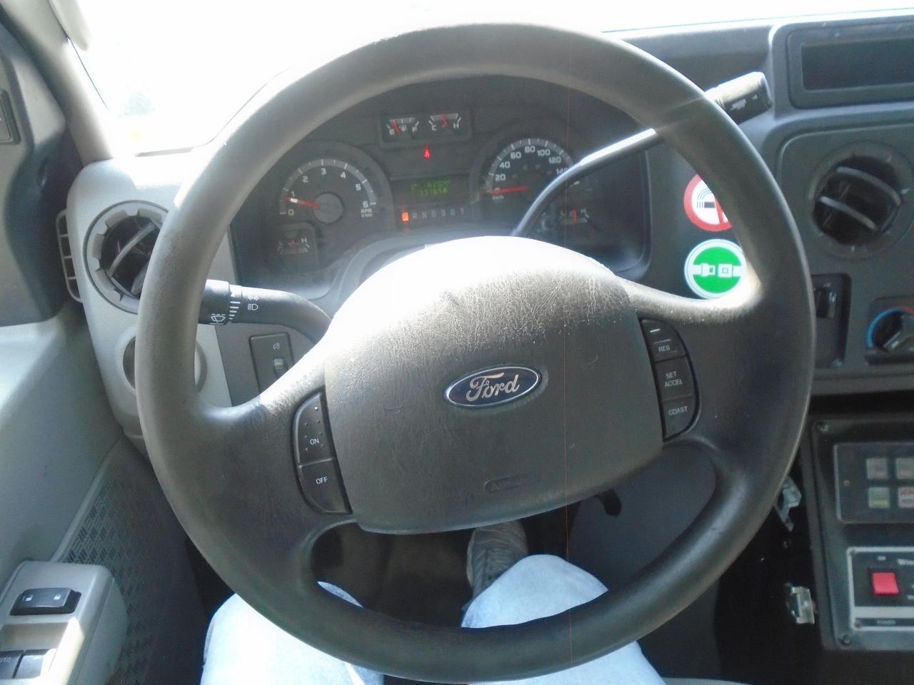 2013 Ford Econoline E-350 Super Duty 158  DRW - Photo #12