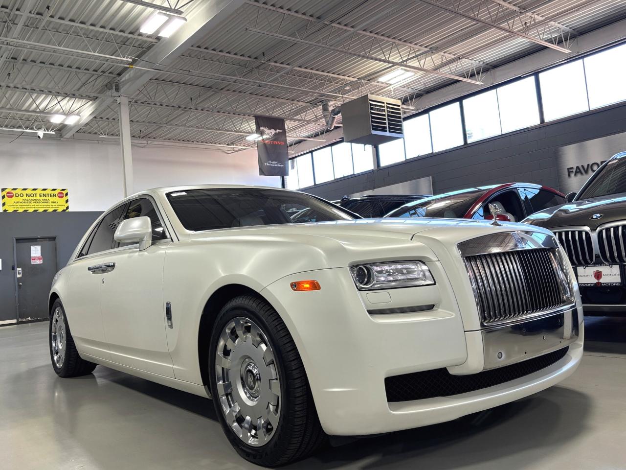 2014 Rolls Royce Ghost V12|RWD|LOWKMS|NAV|WOOD|CREAMSEATS|REARDVD|TRAYS|+ - Photo #2