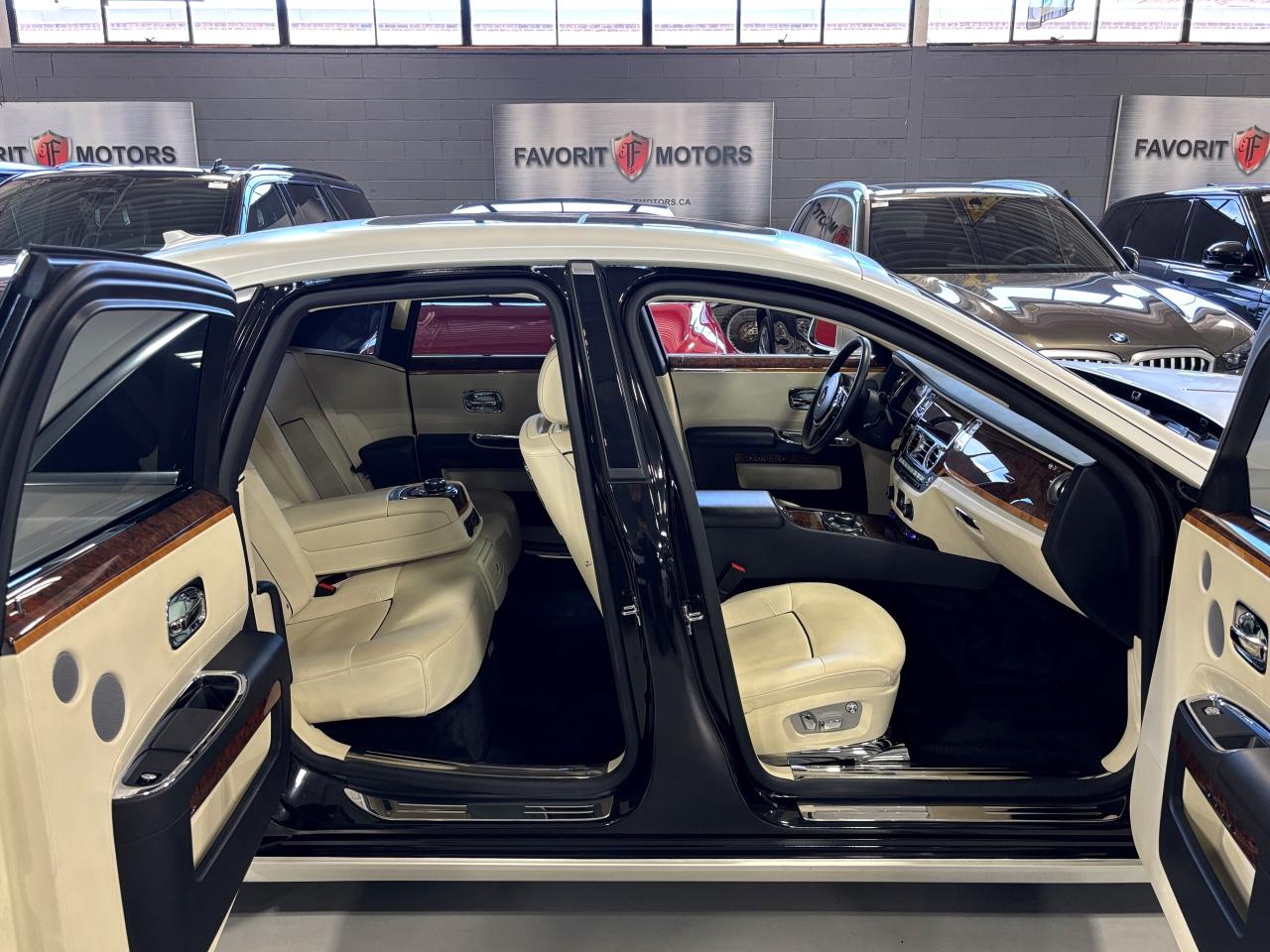 2014 Rolls Royce Ghost V12|RWD|LOWKMS|NAV|WOOD|CREAMSEATS|REARDVD|TRAYS|+ - Photo #8