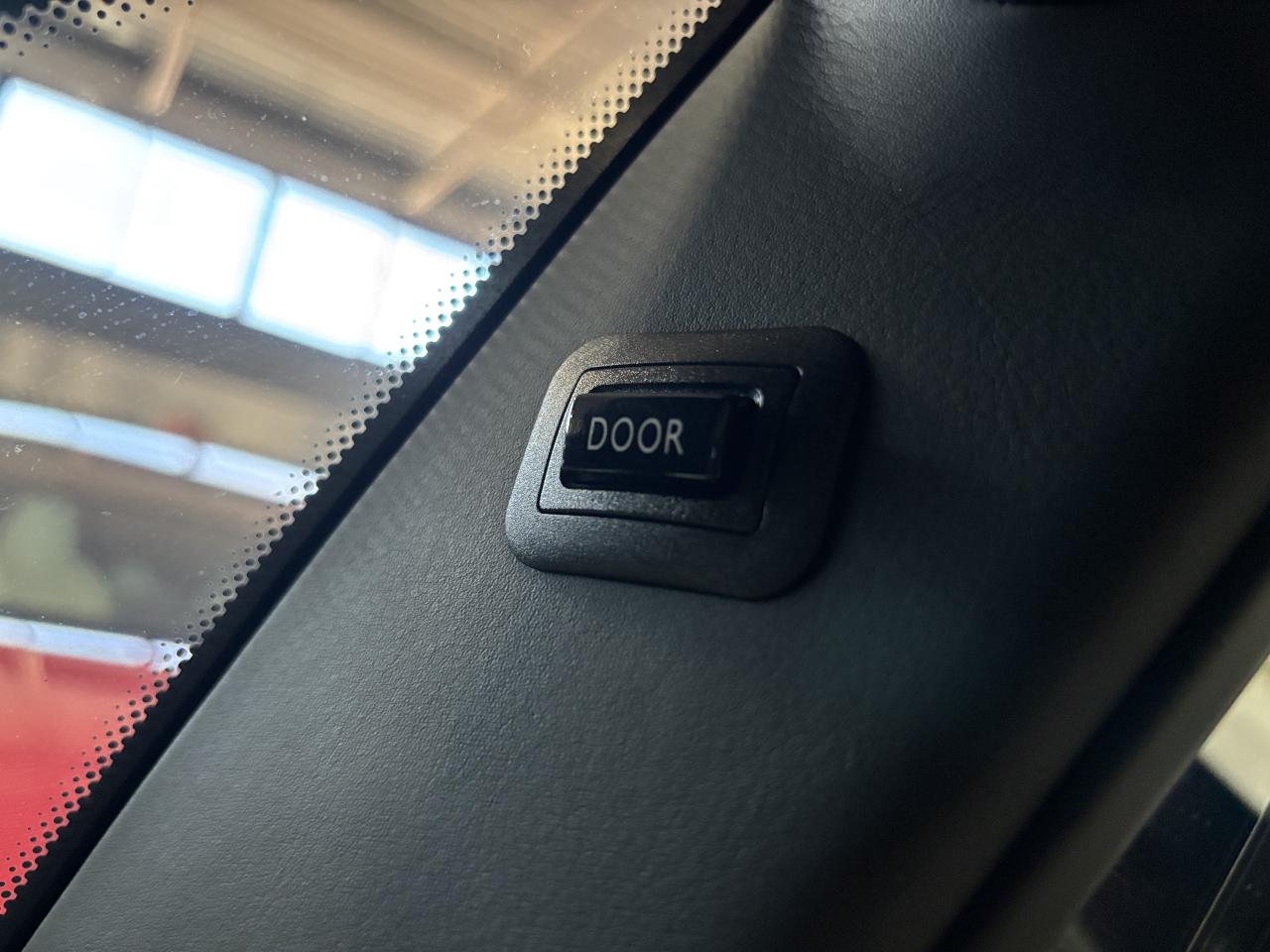 2014 Rolls Royce Ghost V12|RWD|LOWKMS|NAV|WOOD|CREAMSEATS|REARDVD|TRAYS|+ - Photo #18