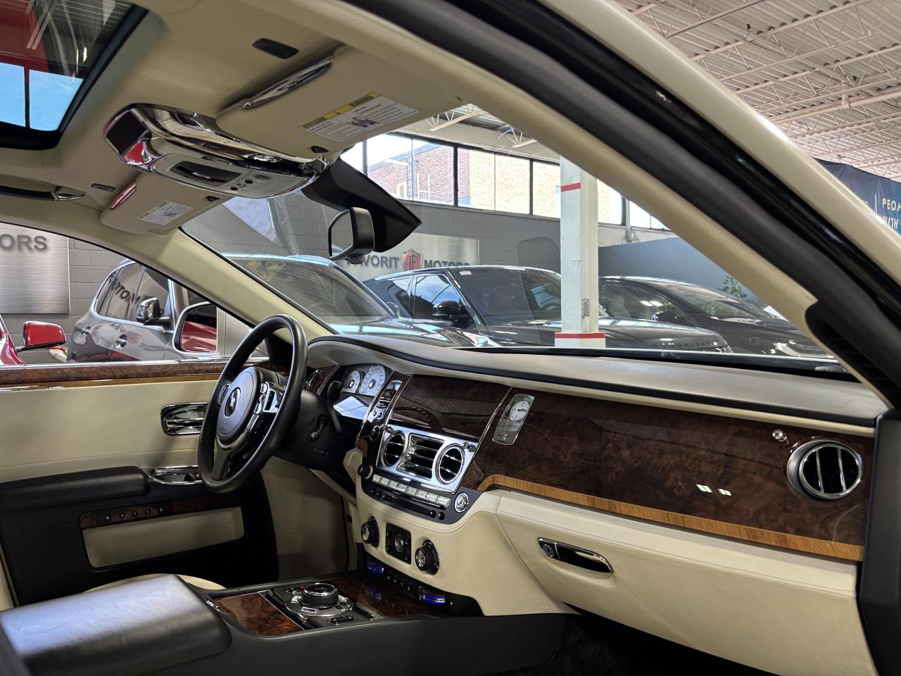 2014 Rolls Royce Ghost V12|RWD|LOWKMS|NAV|WOOD|CREAMSEATS|REARDVD|TRAYS|+ - Photo #20
