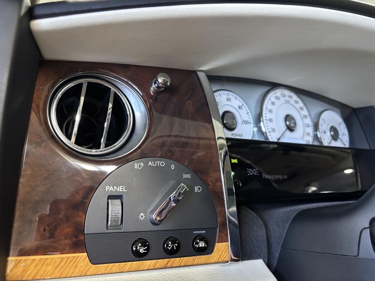 2014 Rolls Royce Ghost V12|RWD|LOWKMS|NAV|WOOD|CREAMSEATS|REARDVD|TRAYS|+ - Photo #25