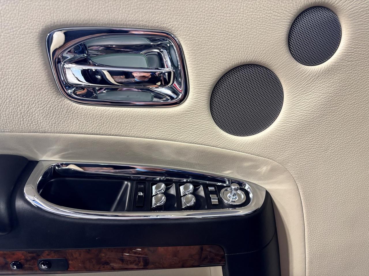 2014 Rolls Royce Ghost V12|RWD|LOWKMS|NAV|WOOD|CREAMSEATS|REARDVD|TRAYS|+ - Photo #24