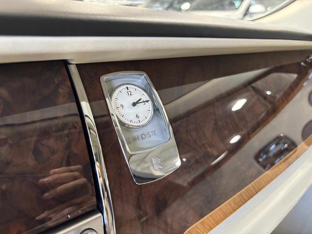 2014 Rolls Royce Ghost V12|RWD|LOWKMS|NAV|WOOD|CREAMSEATS|REARDVD|TRAYS|+ - Photo #26