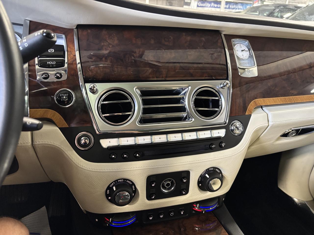 2014 Rolls Royce Ghost V12|RWD|LOWKMS|NAV|WOOD|CREAMSEATS|REARDVD|TRAYS|+ - Photo #30