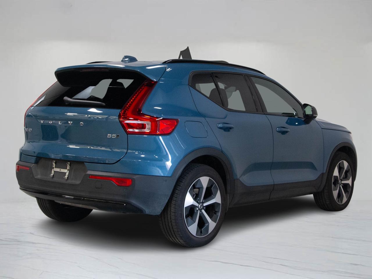 2023 Volvo XC40 ULTIMATE DARK THEME | HARMAN KARDON | PANO Photo3