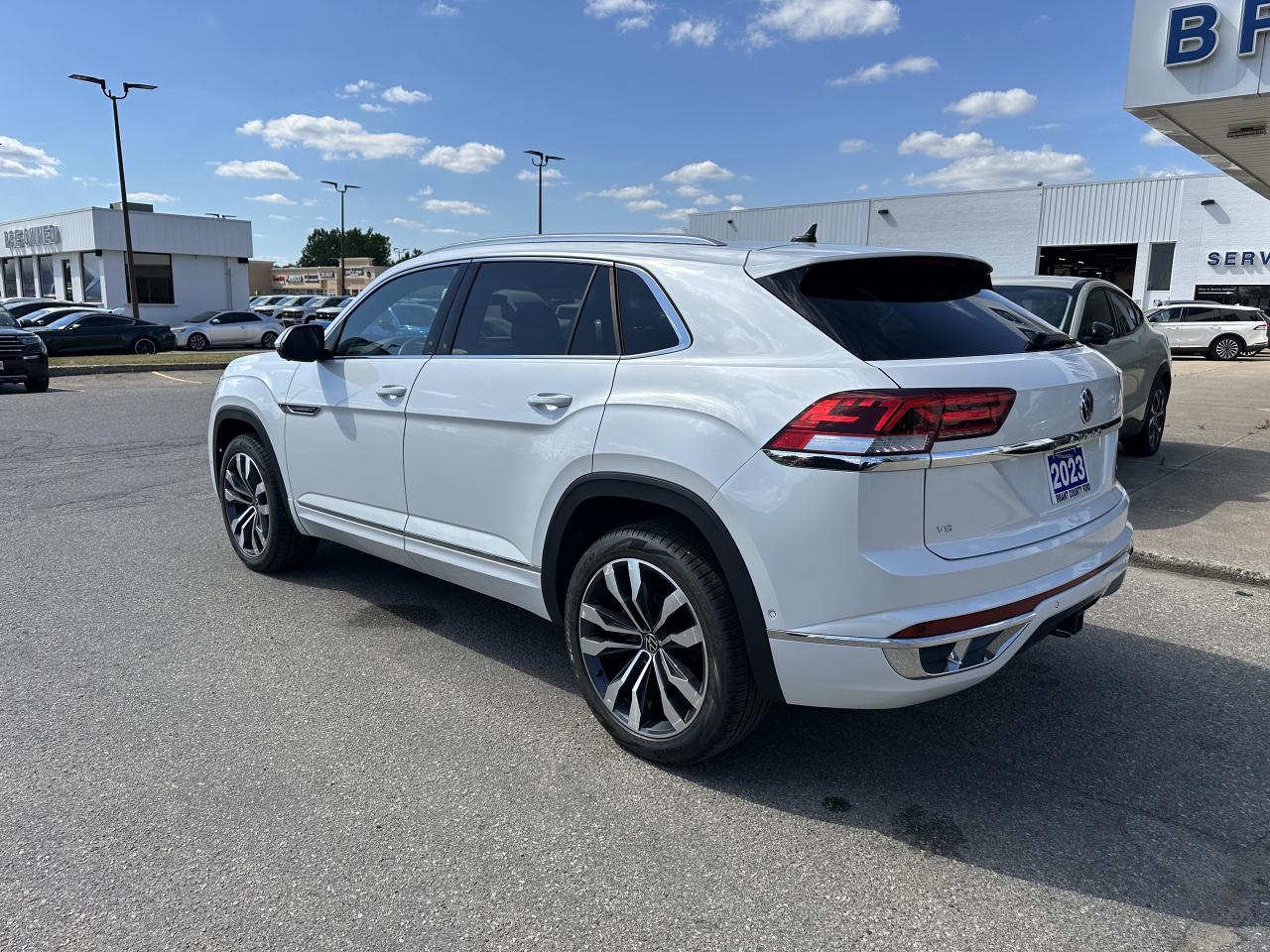 2023 Volkswagen Atlas Cross Sport EXECLINE | SUNROOF | AWD | LEATHER Photo3