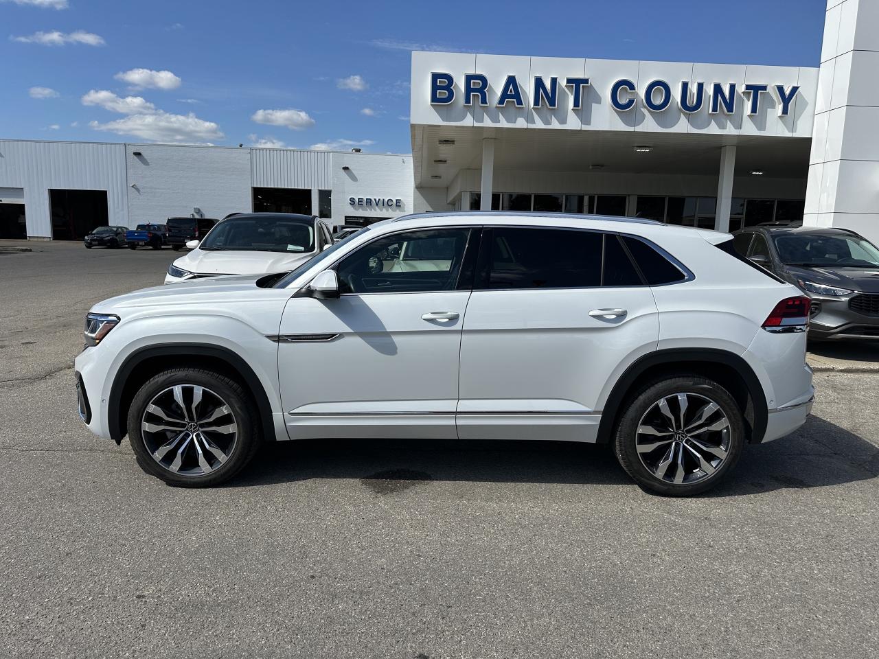 2023 Volkswagen Atlas Cross Sport EXECLINE | SUNROOF | AWD | LEATHER Photo2