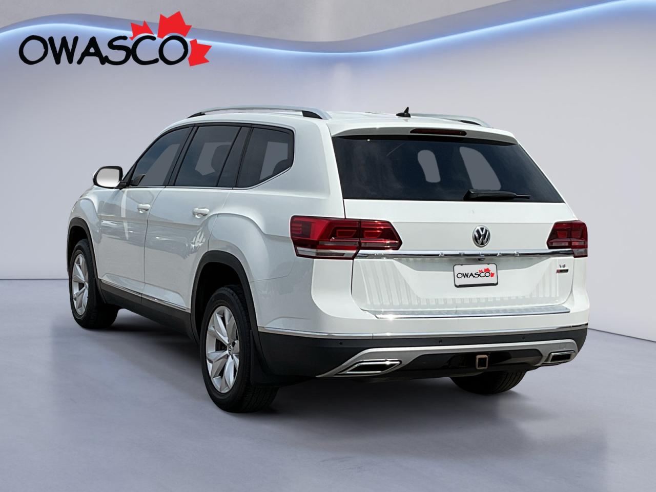 2018 Volkswagen Atlas 3.6L Captain's Chair Pkg! Sunroof! Certified! Photo3