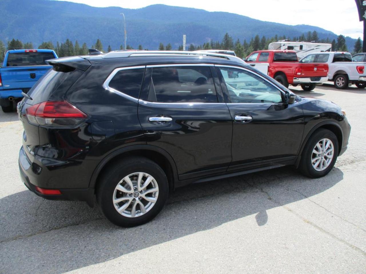 2020 Nissan Rogue S AWD Photo3