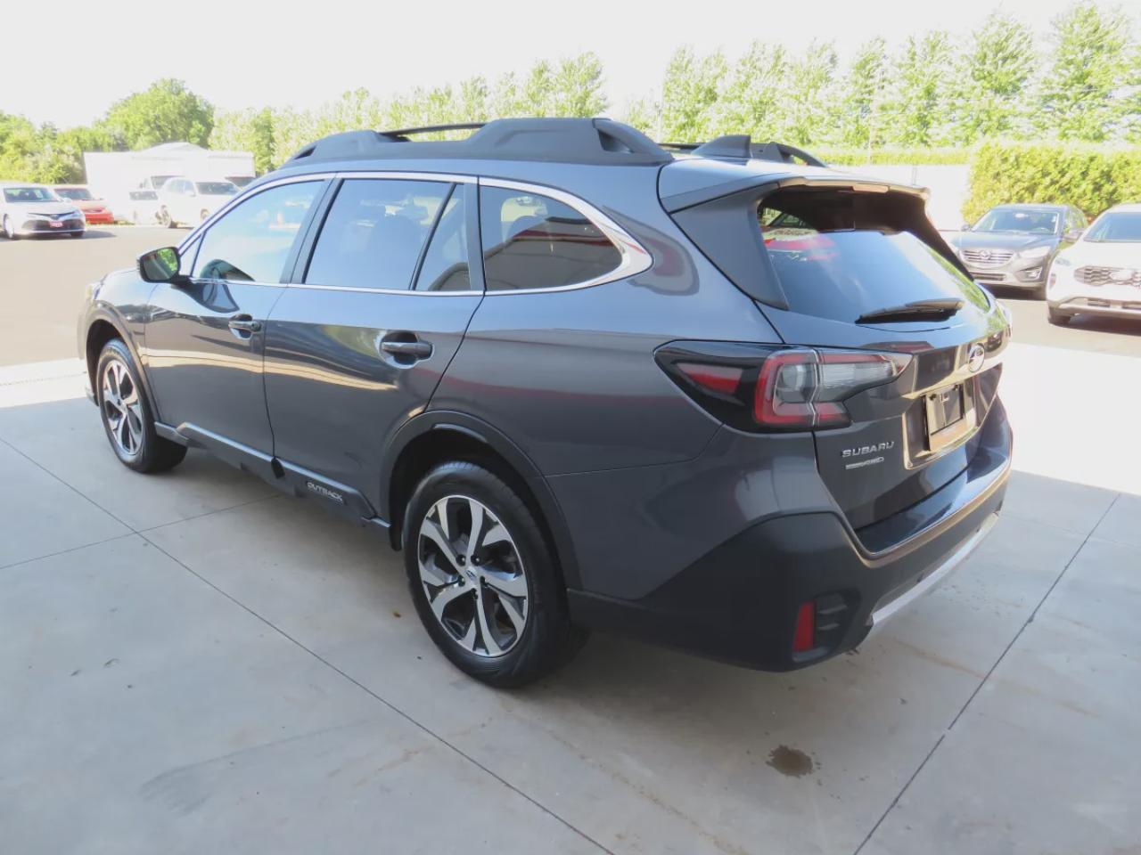 2022 Subaru Outback Limited (**CLEAN TITLE/NO ACCIDENTS!!*SAFETY/CERTIFIED!!**AWD**ALLOY RIMS**EYESIGHT**LEATHER**NAVIGATION**SUNROOF**HARMAN/KARDON SOUND SYSTEM**REVERSE CAMERA**PUSH BUTTON START**POWER SEATS**DIGITAL TOUCHSCREEN**HEATED SEATS/STEERING WHEEL**POWER TAILGATE Photo