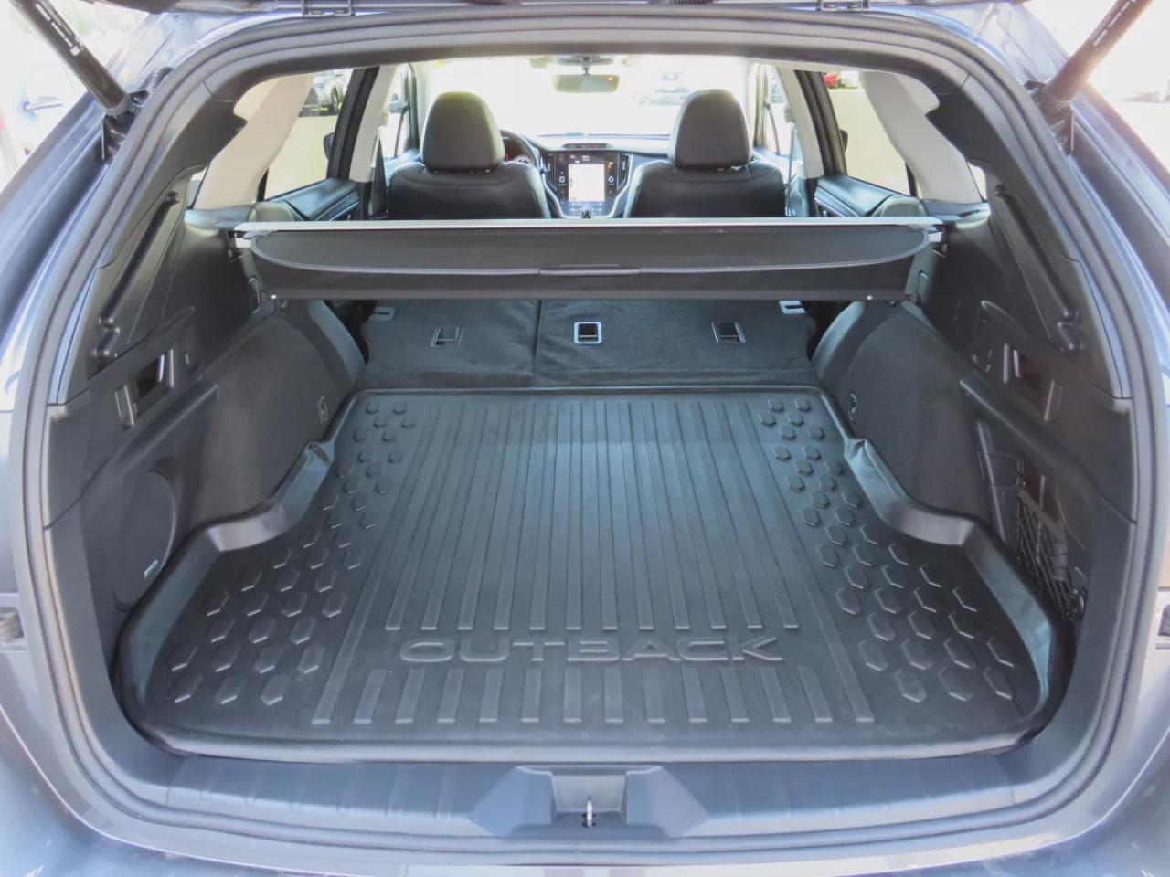 2022 Subaru Outback Limited (**CLEAN TITLE/NO ACCIDENTS!!*SAFETY/CERTIFIED!!**AWD**ALLOY RIMS**EYESIGHT**LEATHER**NAVIGATION**SUNROOF**HARMAN/KARDON SOUND SYSTEM**REVERSE CAMERA**PUSH BUTTON START**POWER SEATS**DIGITAL TOUCHSCREEN**HEATED SEATS/STEERING WHEEL**POWER TAILGATE Photo