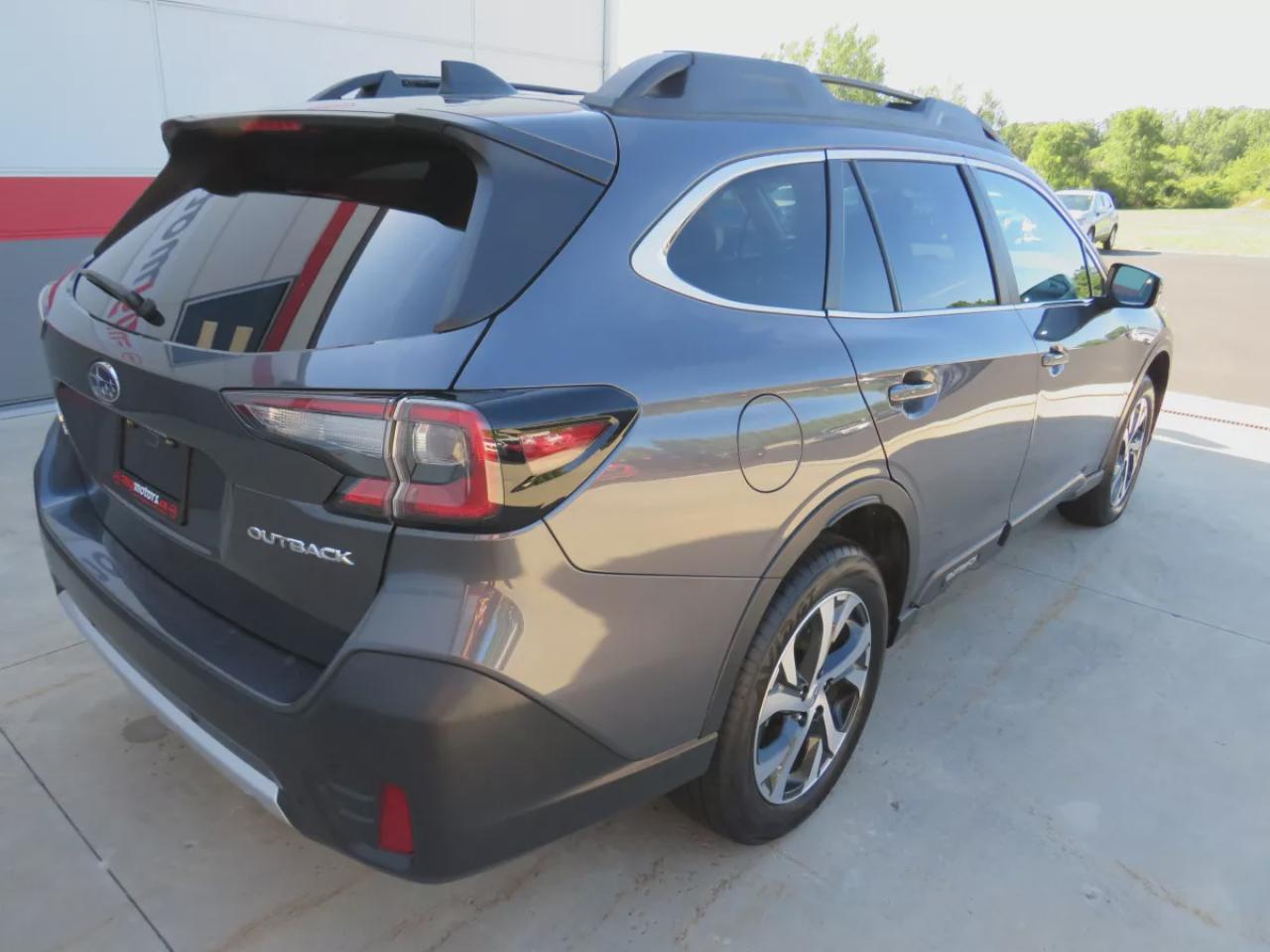 2022 Subaru Outback Limited (**CLEAN TITLE/NO ACCIDENTS!!*SAFETY/CERTIFIED!!**AWD**ALLOY RIMS**EYESIGHT**LEATHER**NAVIGATION**SUNROOF**HARMAN/KARDON SOUND SYSTEM**REVERSE CAMERA**PUSH BUTTON START**POWER SEATS**DIGITAL TOUCHSCREEN**HEATED SEATS/STEERING WHEEL**POWER TAILGATE Photo