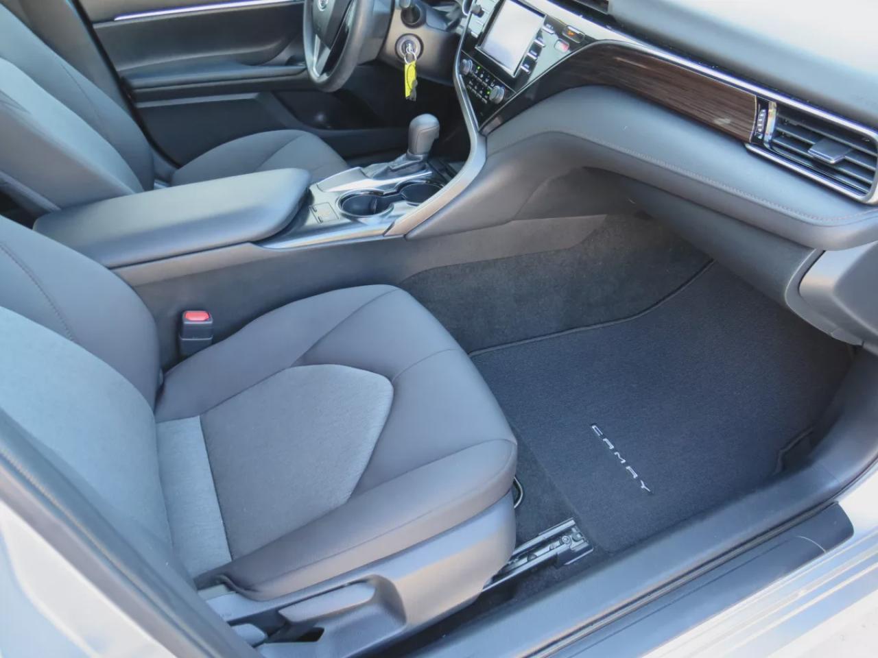 2019 Toyota Camry LE (**CLEAN TITLE/NO ACCIDENTS**SAFETY/CERTIFIED**POWER SEATS**LANE ASSIST**DIGITAL TOUCHSCREEN**HEATED SEATS**REVERSE CAMERA**TRACTION CONTROL**BLUETOOTH**CRUISE CONTROL**) Photo