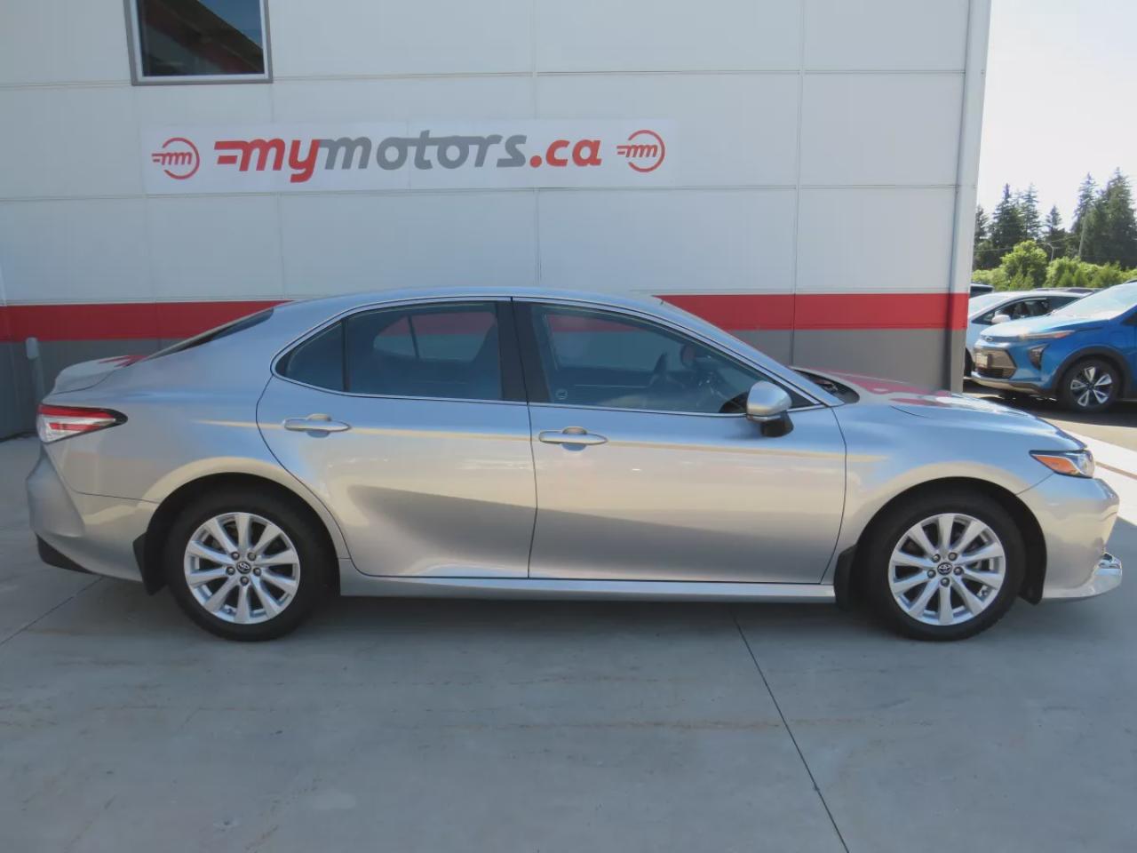 2019 Toyota Camry LE (**CLEAN TITLE/NO ACCIDENTS**SAFETY/CERTIFIED**POWER SEATS**LANE ASSIST**DIGITAL TOUCHSCREEN**HEATED SEATS**REVERSE CAMERA**TRACTION CONTROL**BLUETOOTH**CRUISE CONTROL**) Photo