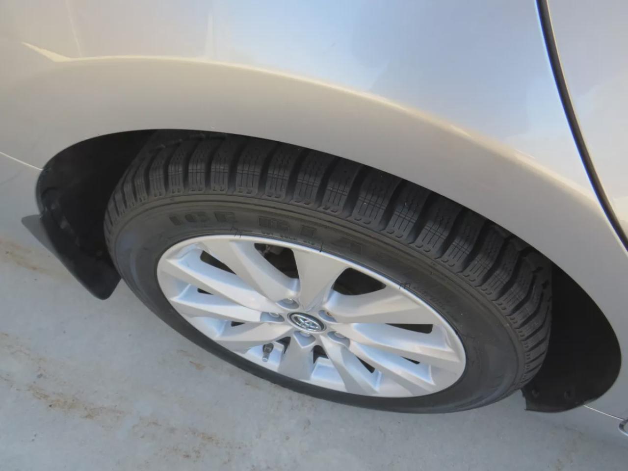 2019 Toyota Camry LE (**CLEAN TITLE/NO ACCIDENTS**SAFETY/CERTIFIED**POWER SEATS**LANE ASSIST**DIGITAL TOUCHSCREEN**HEATED SEATS**REVERSE CAMERA**TRACTION CONTROL**BLUETOOTH**CRUISE CONTROL**) Photo