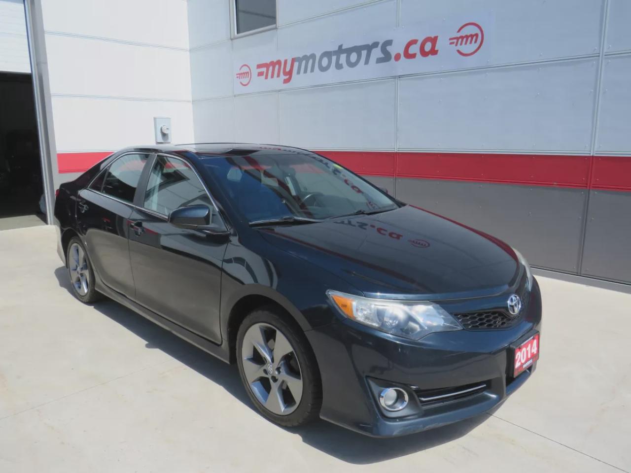 Used 2014 Toyota Camry SE (**LOW KM!!**CLEAN TITLE/NO ACCIDENTS!!**SAFETY/CERTIFIED!!**ALLOY RIMS**LEATHER TRIM**POWER SEATS**DIGITAL TOUCHSCREEN**SUNROOF**CRUISE CONTROL**BLUETOOTH**LEATHER WRAPPED STEERING WHEEL**) for sale in Tillsonburg, ON