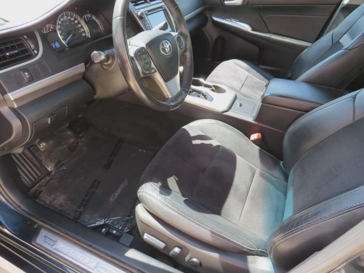 2014 Toyota Camry SE (**LOW KM!!**CLEAN TITLE/NO ACCIDENTS!!**SAFETY/CERTIFIED!!**ALLOY RIMS**LEATHER TRIM**POWER SEATS**DIGITAL TOUCHSCREEN**SUNROOF**CRUISE CONTROL**BLUETOOTH**LEATHER WRAPPED STEERING WHEEL**) Photo3