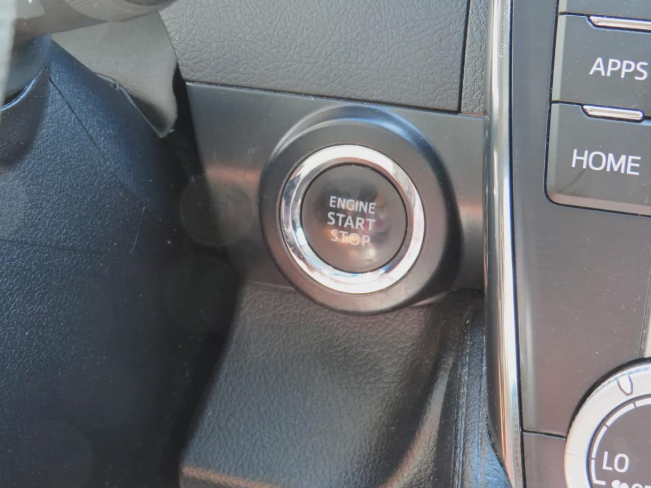 2014 Toyota Camry SE (**LOW KM!!**CLEAN TITLE/NO ACCIDENTS!!**SAFETY/CERTIFIED!!**ALLOY RIMS**LEATHER TRIM**POWER SEATS**DIGITAL TOUCHSCREEN**SUNROOF**CRUISE CONTROL**BLUETOOTH**LEATHER WRAPPED STEERING WHEEL**) Photo