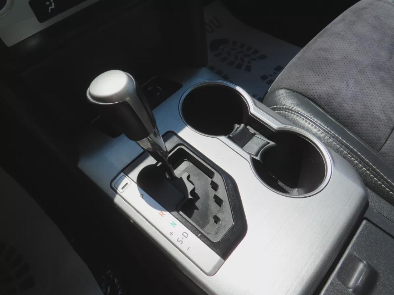 2014 Toyota Camry SE (**LOW KM!!**CLEAN TITLE/NO ACCIDENTS!!**SAFETY/CERTIFIED!!**ALLOY RIMS**LEATHER TRIM**POWER SEATS**DIGITAL TOUCHSCREEN**SUNROOF**CRUISE CONTROL**BLUETOOTH**LEATHER WRAPPED STEERING WHEEL**) Photo