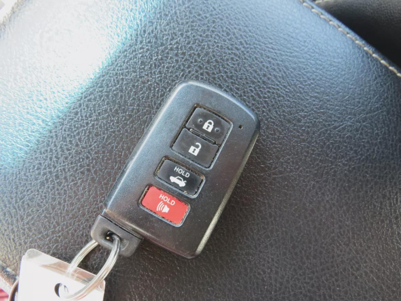 2014 Toyota Camry SE (**LOW KM!!**CLEAN TITLE/NO ACCIDENTS!!**SAFETY/CERTIFIED!!**ALLOY RIMS**LEATHER TRIM**POWER SEATS**DIGITAL TOUCHSCREEN**SUNROOF**CRUISE CONTROL**BLUETOOTH**LEATHER WRAPPED STEERING WHEEL**) Photo