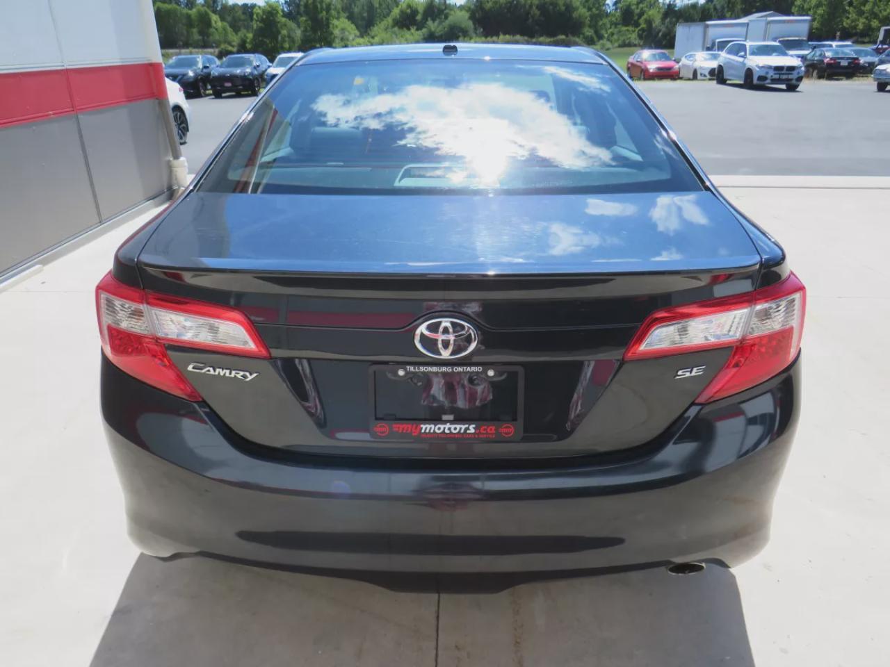 2014 Toyota Camry SE (**LOW KM!!**CLEAN TITLE/NO ACCIDENTS!!**SAFETY/CERTIFIED!!**ALLOY RIMS**LEATHER TRIM**POWER SEATS**DIGITAL TOUCHSCREEN**SUNROOF**CRUISE CONTROL**BLUETOOTH**LEATHER WRAPPED STEERING WHEEL**) Photo