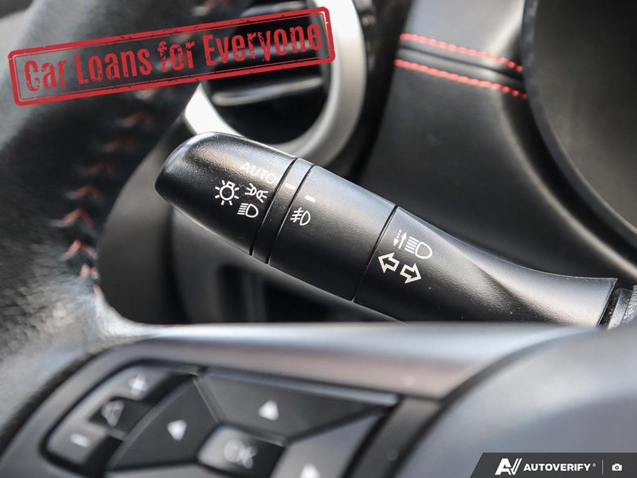 2023 Nissan Versa SR Photo