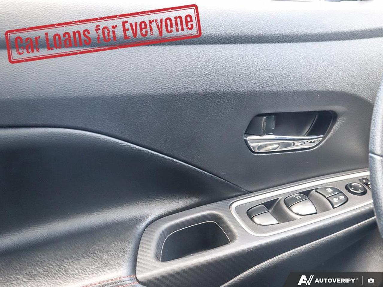 2023 Nissan Versa SR Photo