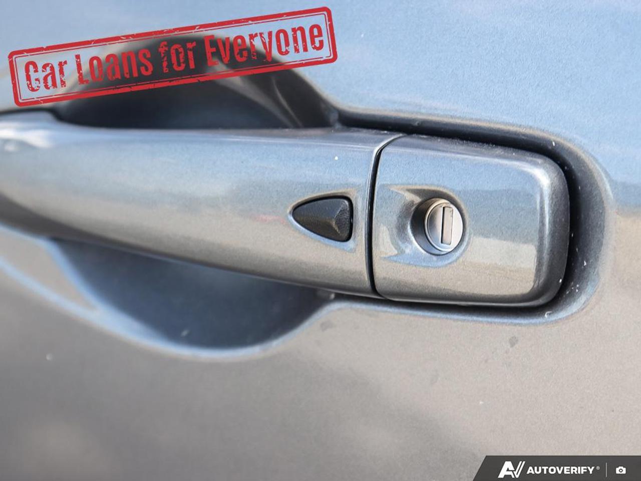 2023 Nissan Versa SR Photo