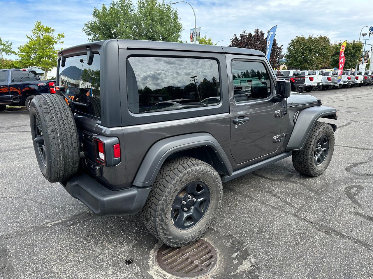 2022 Jeep Wrangler SPORT Photo4