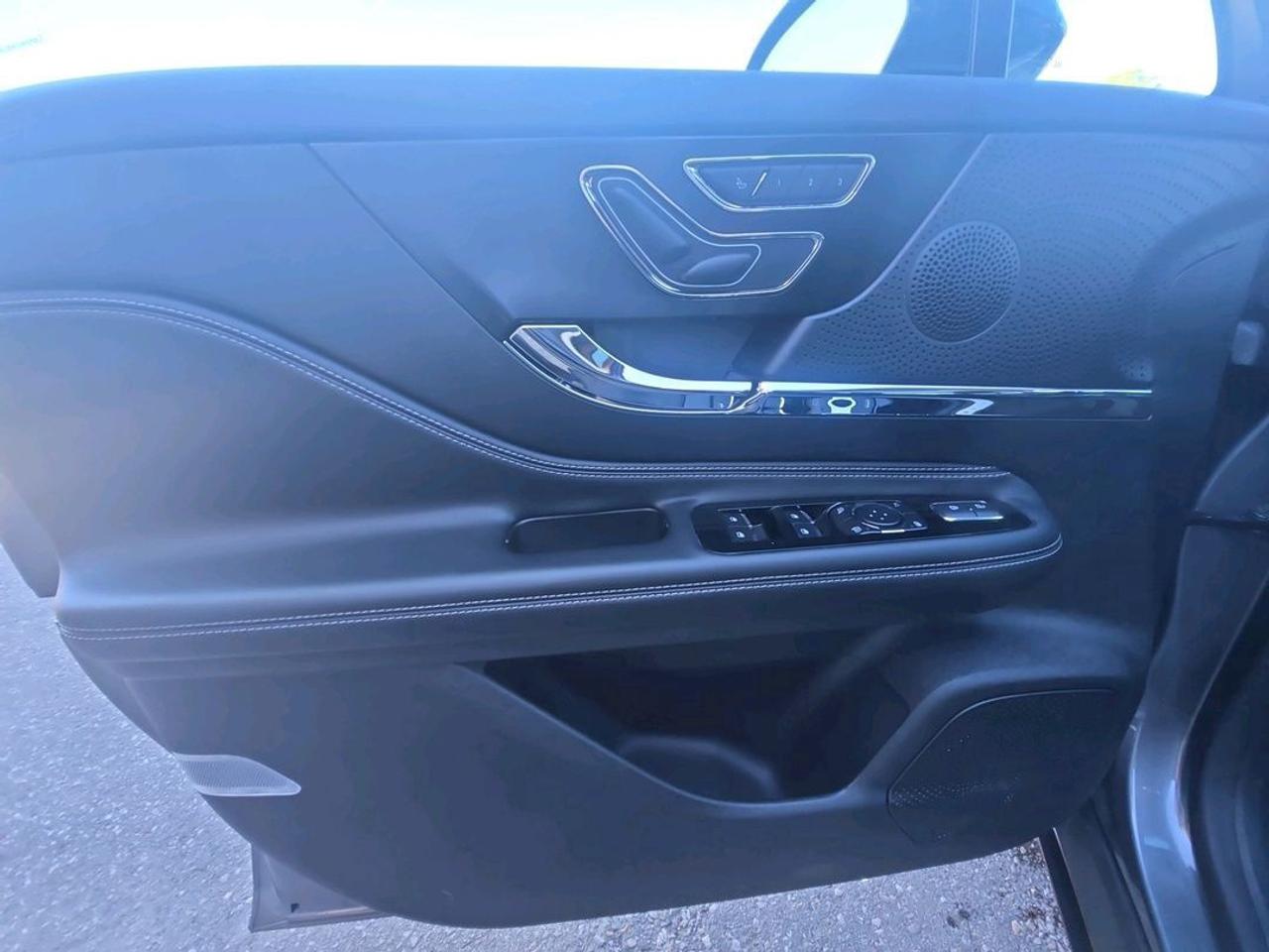 2024 Lincoln Corsair RESERVE, LEATHER, MOONROOF, 201A PACKAGE! AWD! Photo