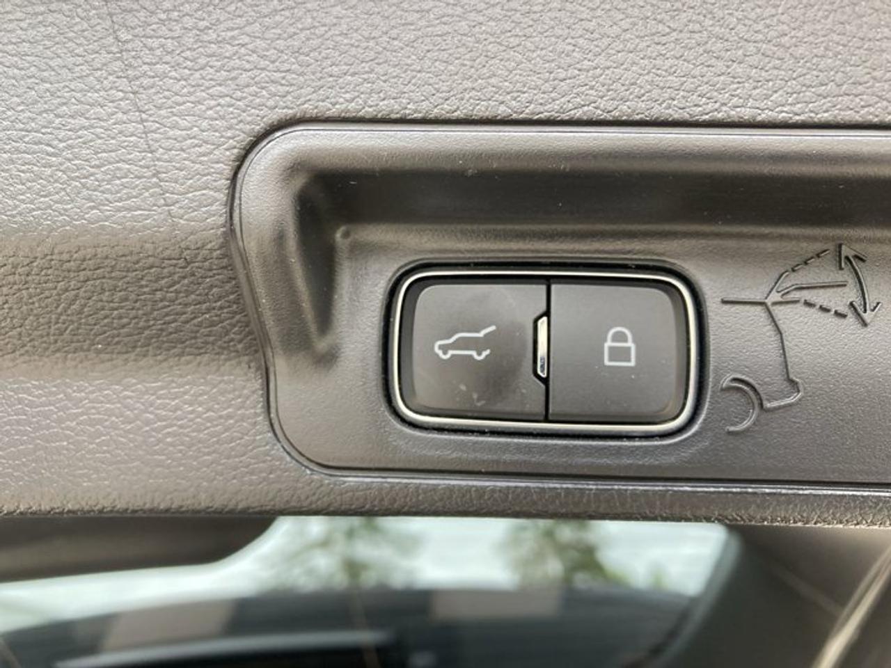 2021 Ford Explorer Limited 4WD Photo