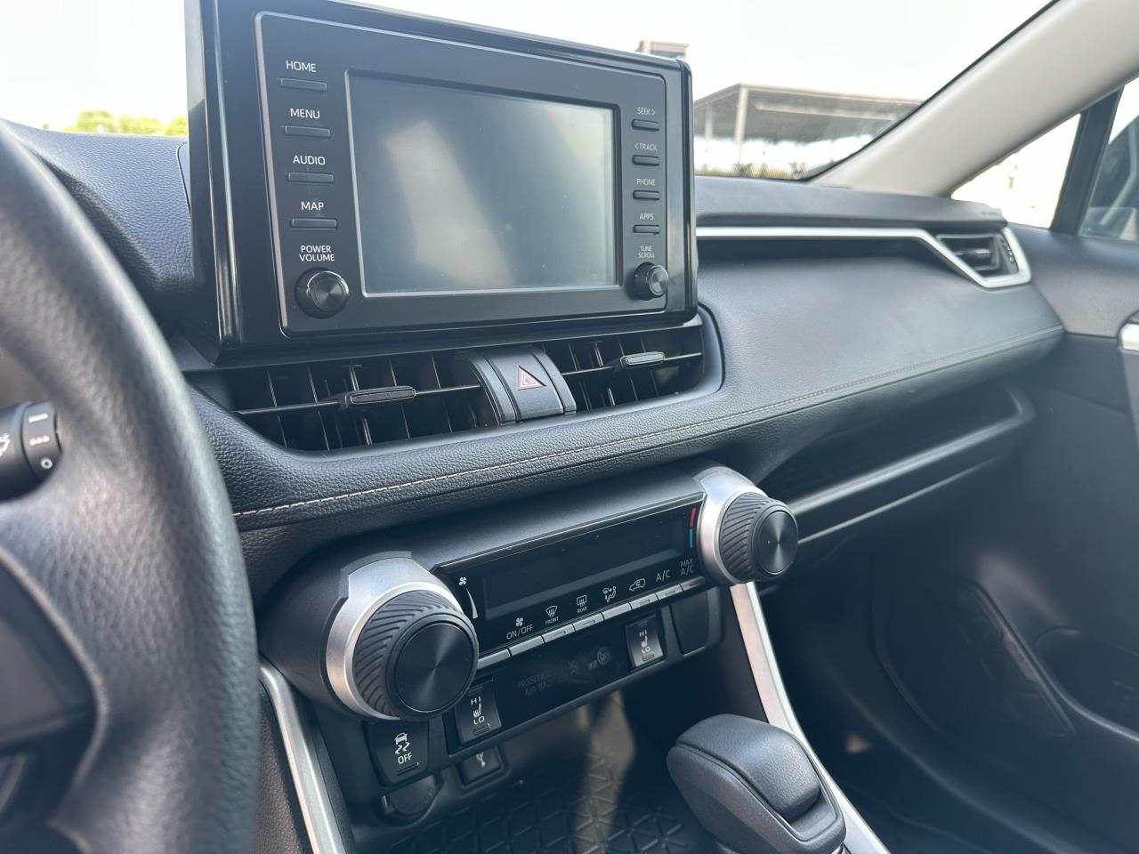 2020 Toyota RAV4 LE Photo