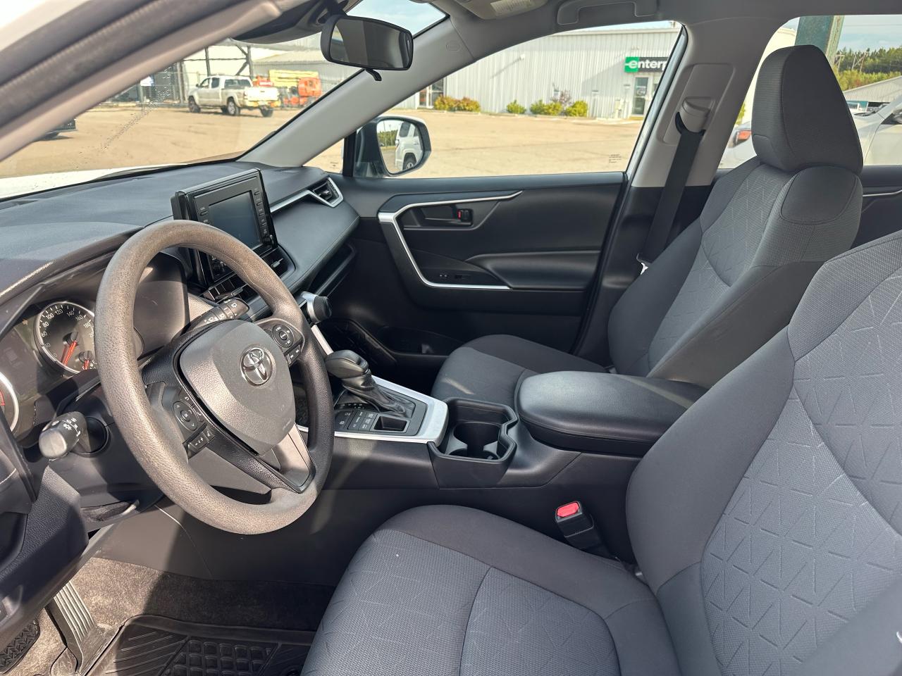 2020 Toyota RAV4 LE Photo