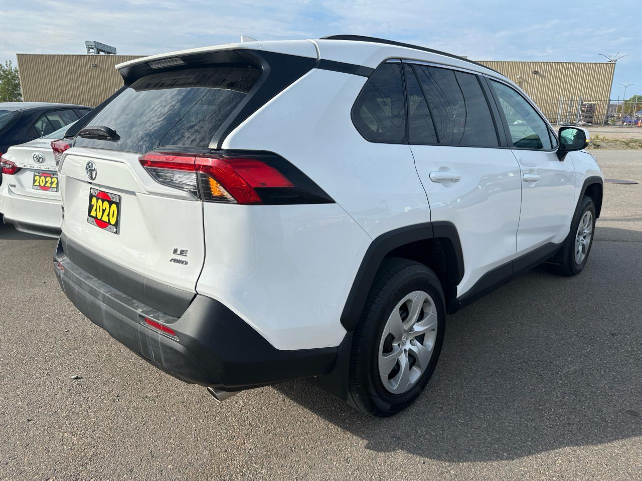 2020 Toyota RAV4 LE Photo4