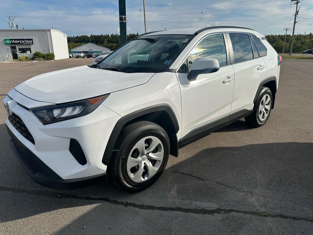 2020 Toyota RAV4 LE Photo0