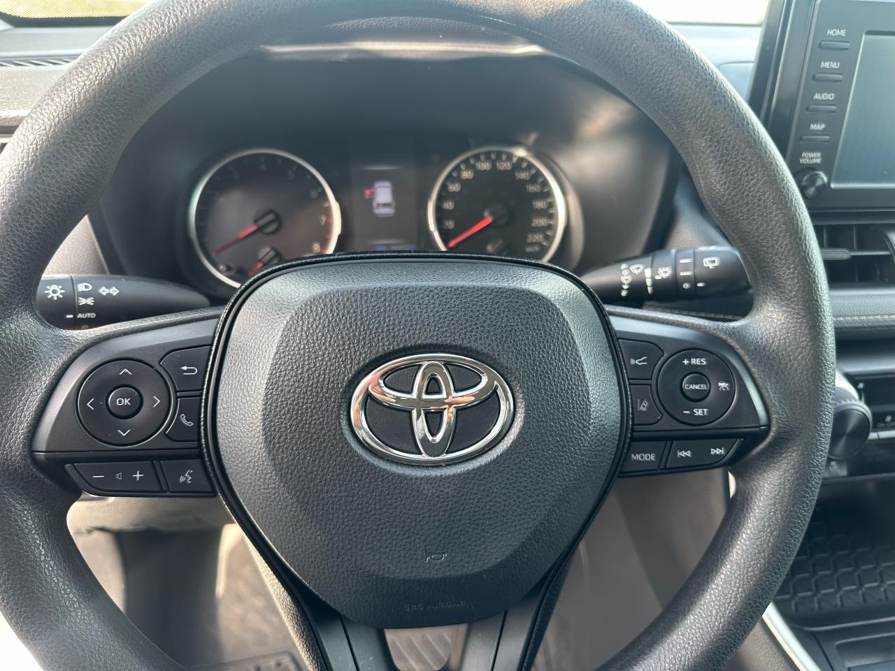 2020 Toyota RAV4 LE Photo