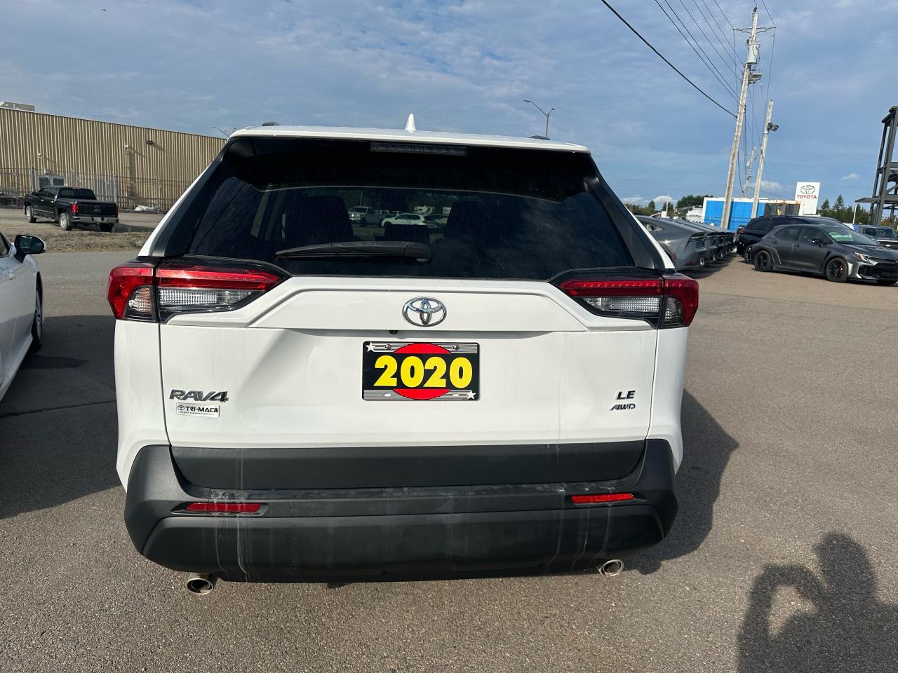 2020 Toyota RAV4 LE Photo