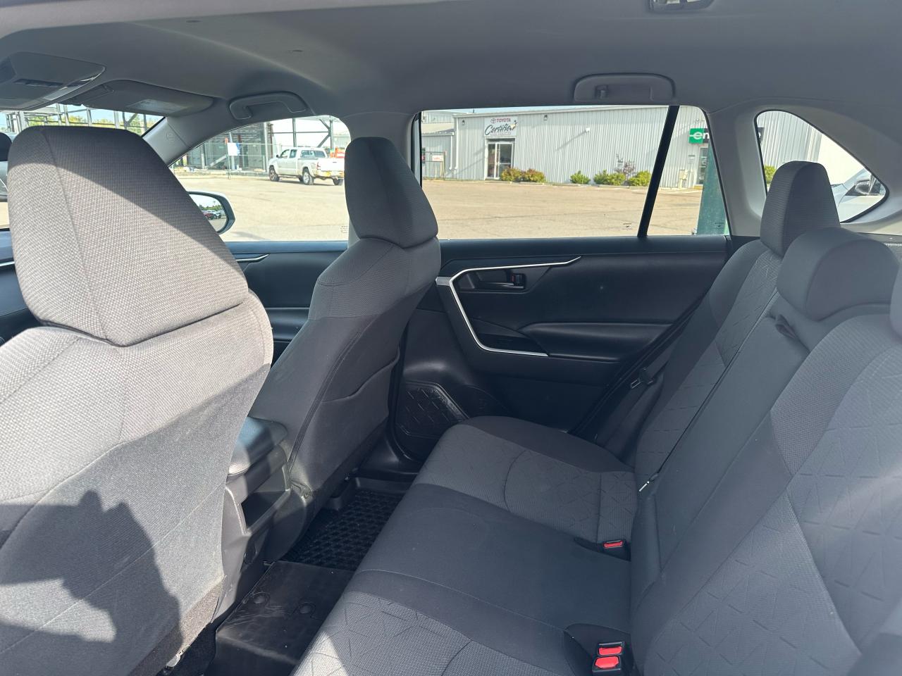 2020 Toyota RAV4 LE Photo