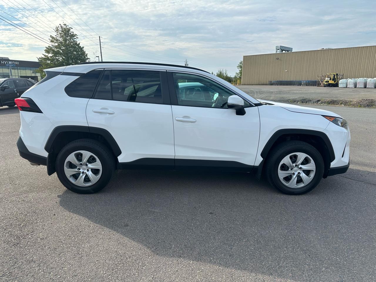 2020 Toyota RAV4 LE Photo