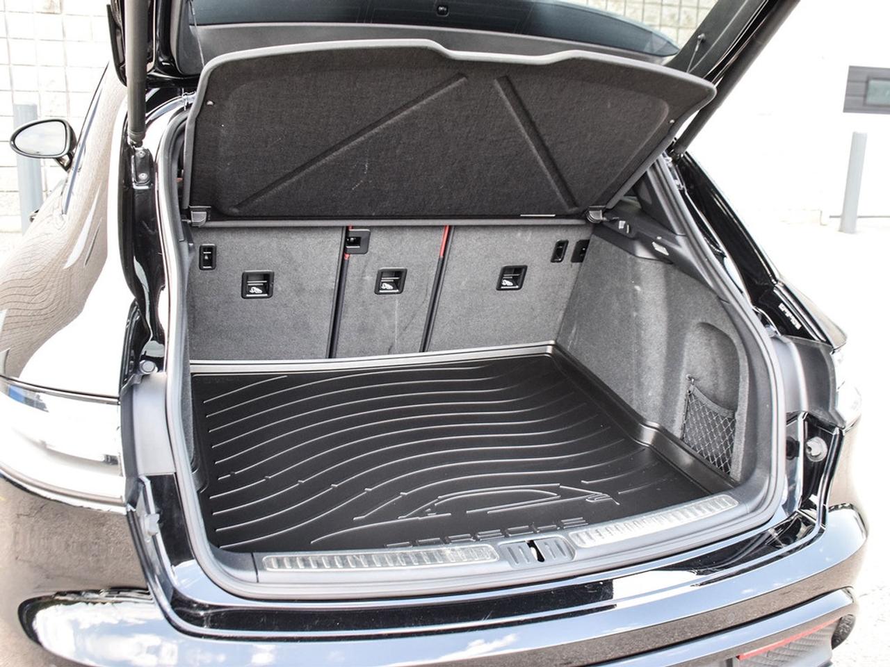 2024 Porsche Macan  Photo